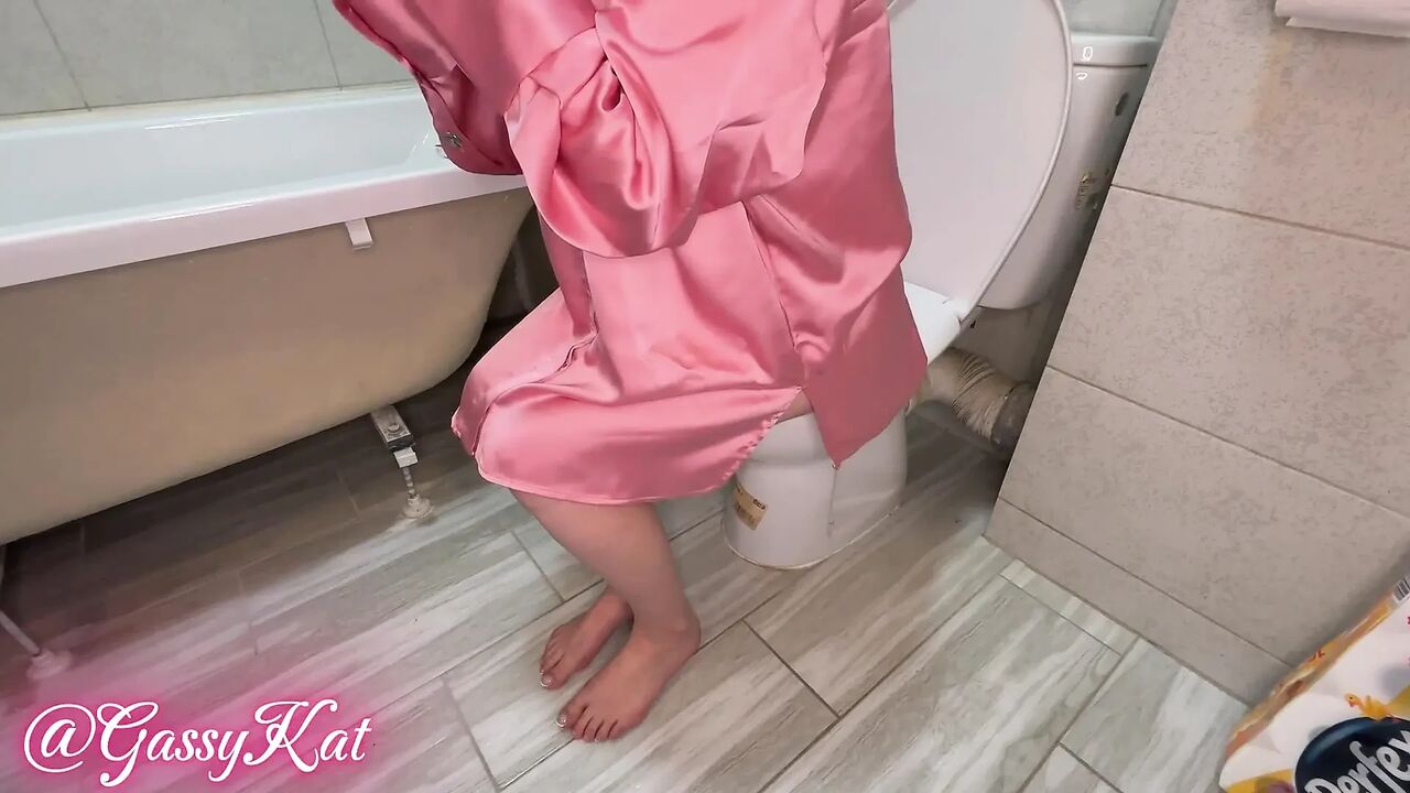 Smoking Goddess' Loud Toilet Farts