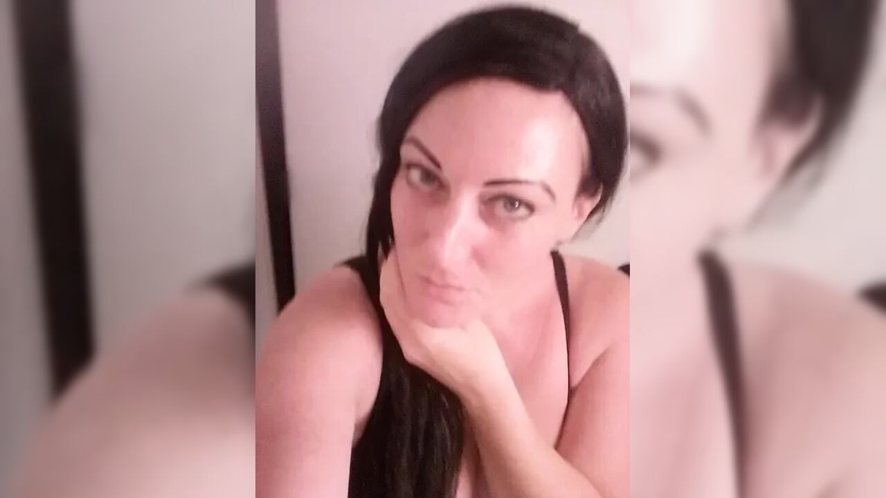AluraMarie wet pussy