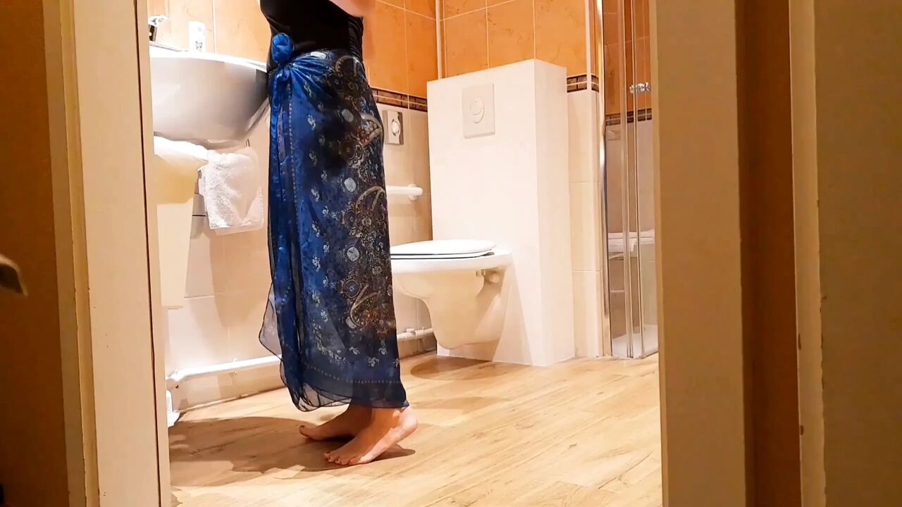 Selena's sexy games during the break