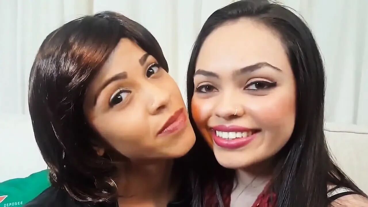 Lesbian Hot Kisses Girls