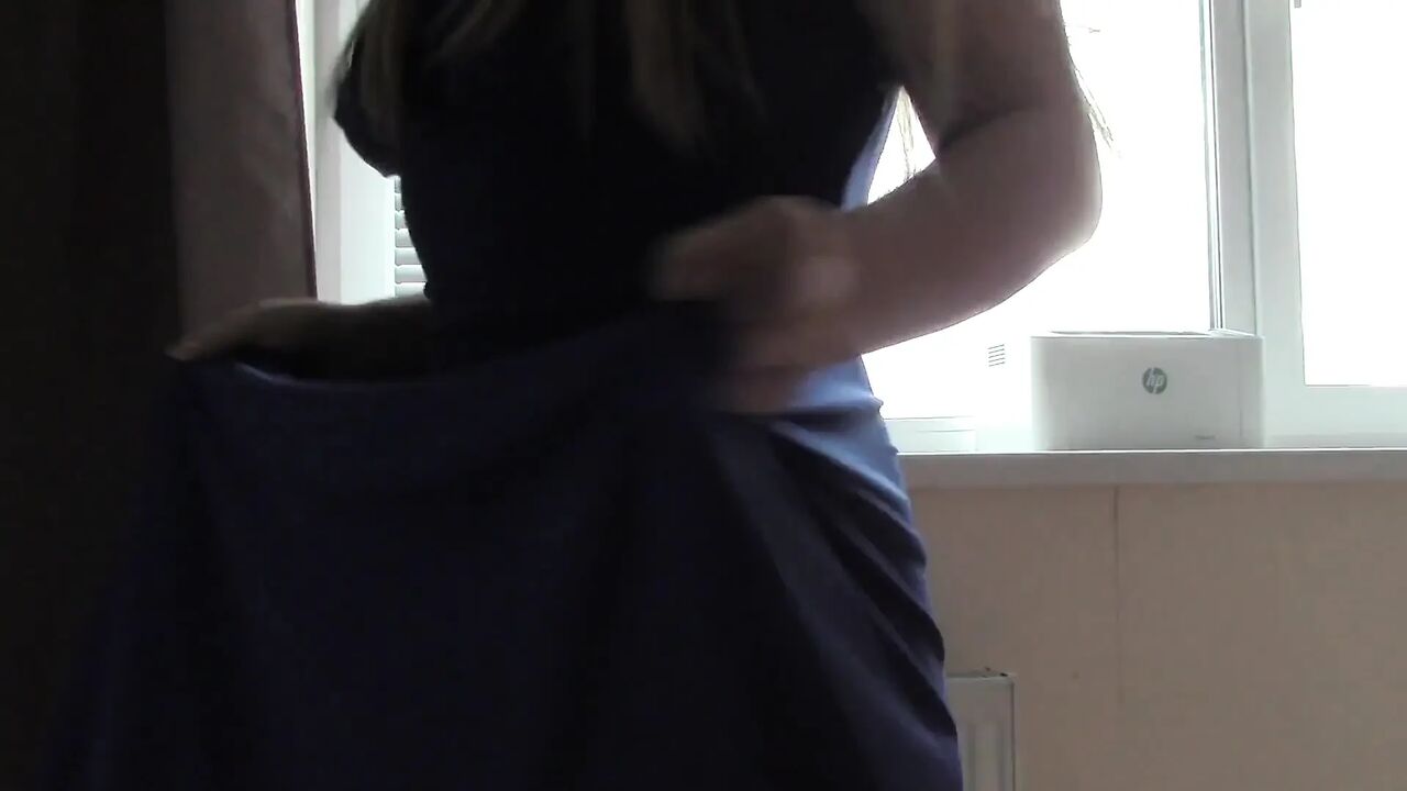 Juicy Ass and Elastic Pussy Spinning in Front of the Camera Shows All Holes