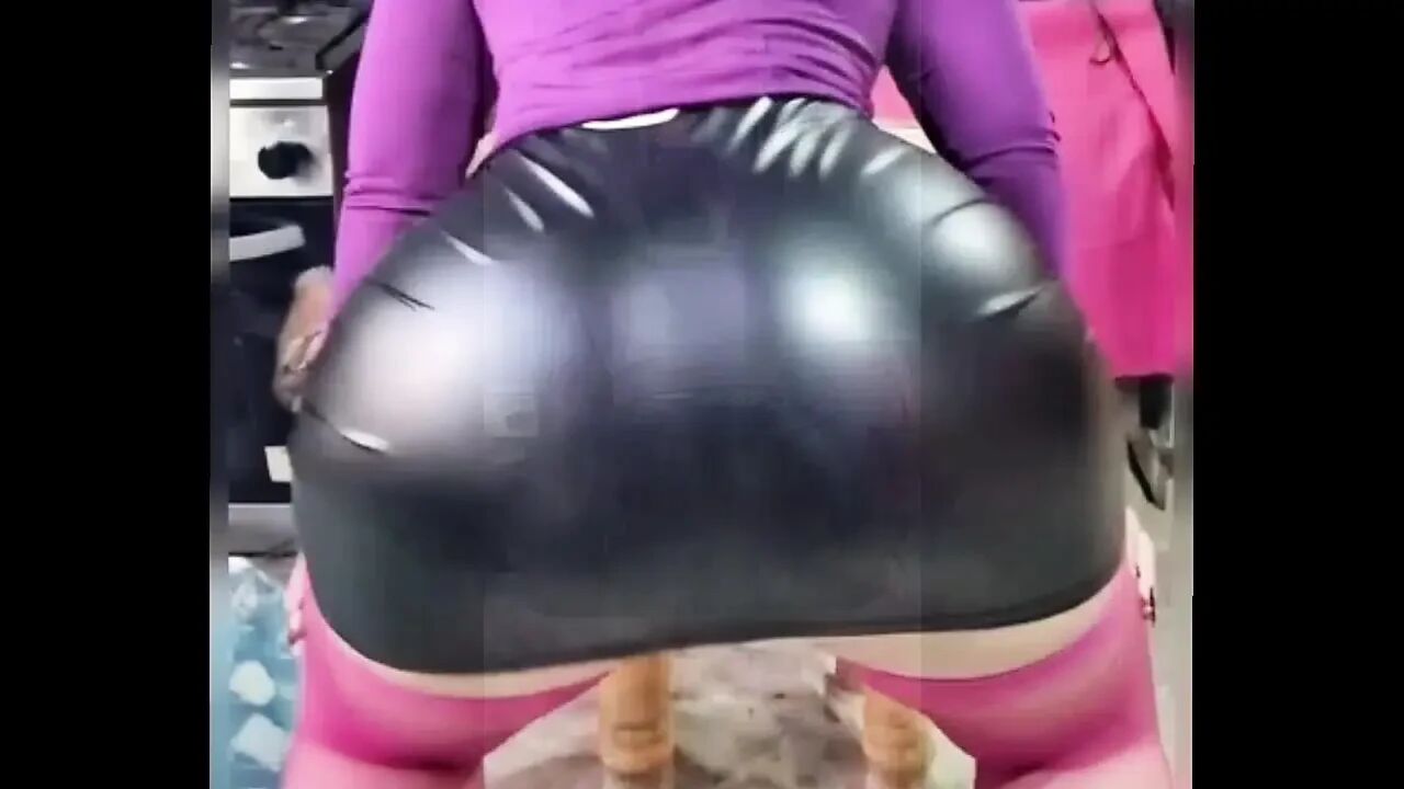 Big ass with leather skirt