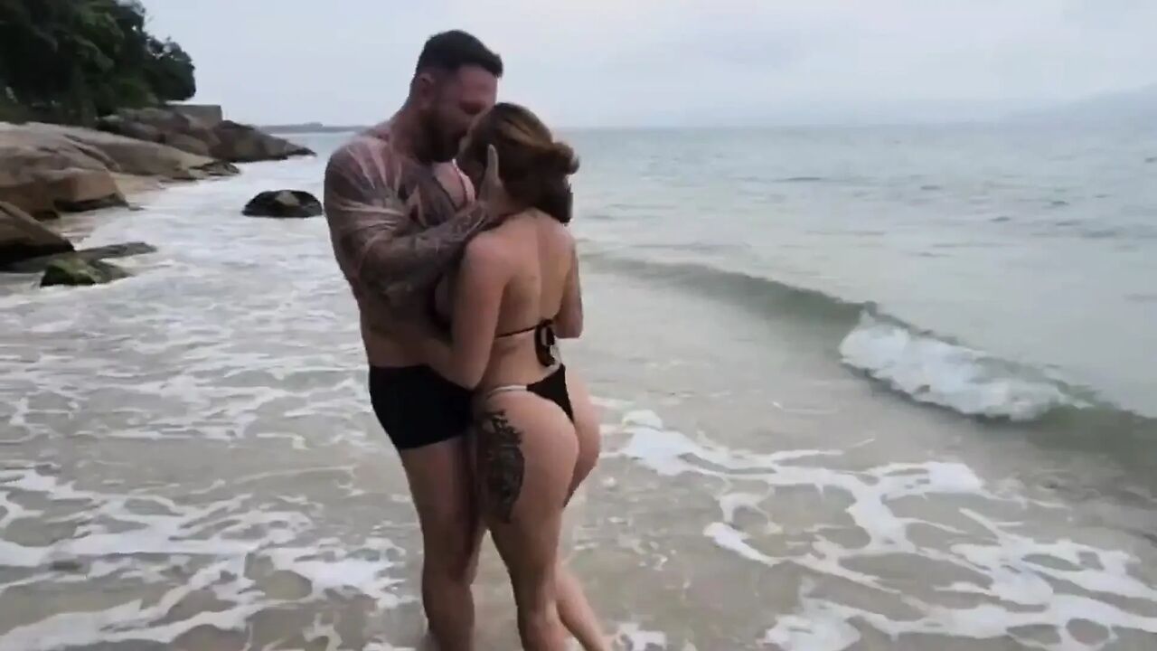 I Took the Hot Girl to the Beach, We Started to Make Out and We Fucked Right There