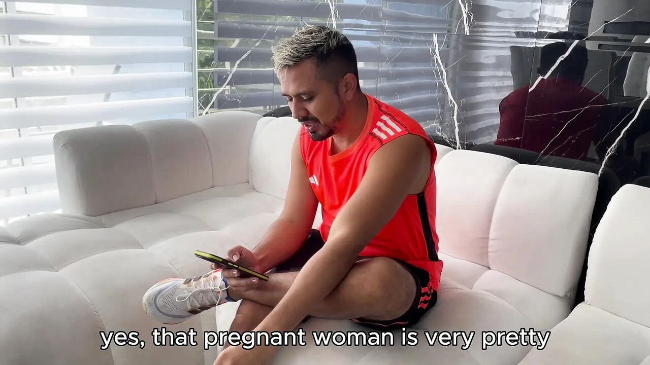 Online Date Ends in a Threesome with Two Pregnant Women, Their Pussies Were Very Wet and Tight