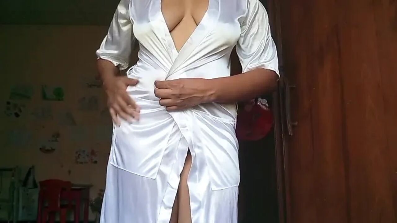 Sri Lankan Teacher Anne in Solo in Her Room Fun with Student solo play in lust fun