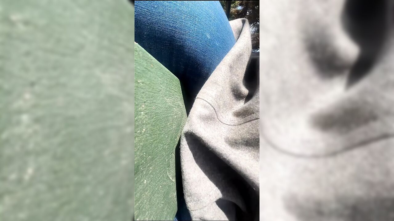 Pussy pleasure in a park