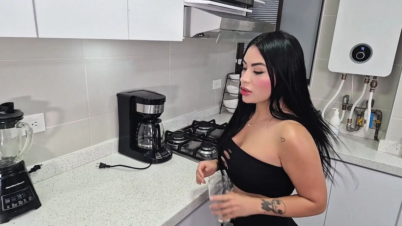 Cute Latina Pays Plomero Apprentice with a Good Ride on His Cock and She Comes Richly