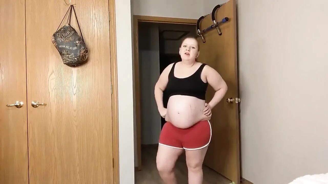 Stepsister lets you cum on her buttcrack