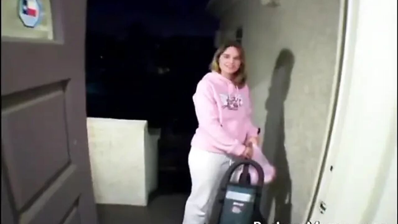 Chubby cutie Cassie sucks it up after cleaning up vintage