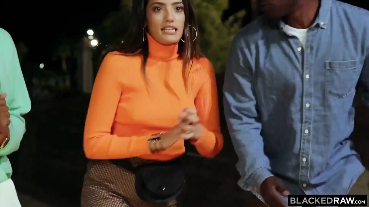 Blackedraw BBC-loving Hottie Gets Double Teamed