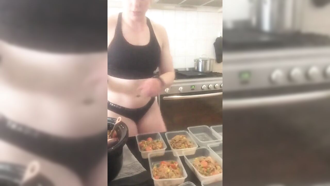 Naked Meal Prep Watch to the End I Start to Have Some Fun Playing with Myself