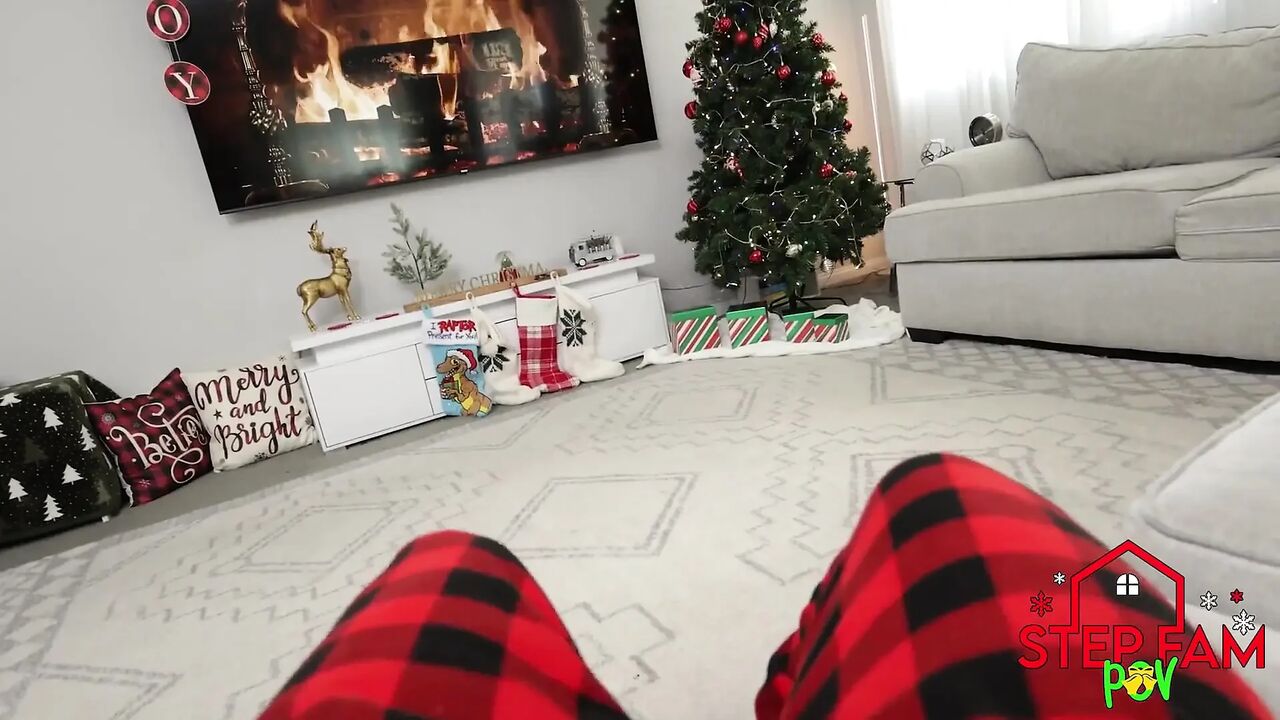 Little Step Sis Got Me the Wrong Gift - Penelope Snaps