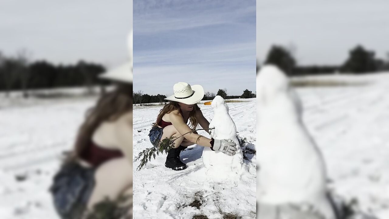 Redhead Fucks Frosty the Snowmans Face