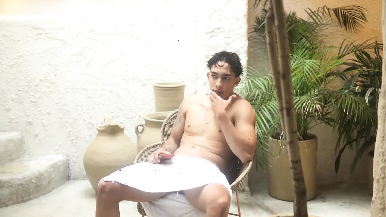 Curvy Latina Teases Me at a Public Pool