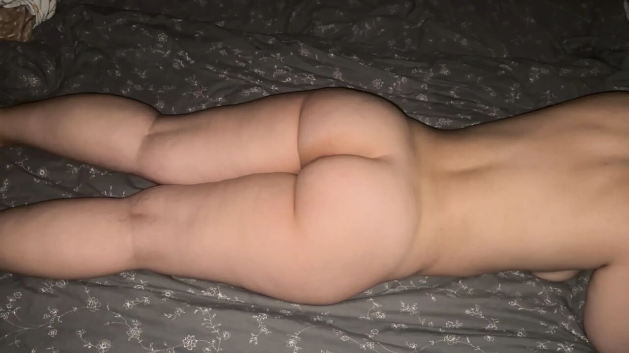 A Juicy Cumshot On My Stepmom's Back