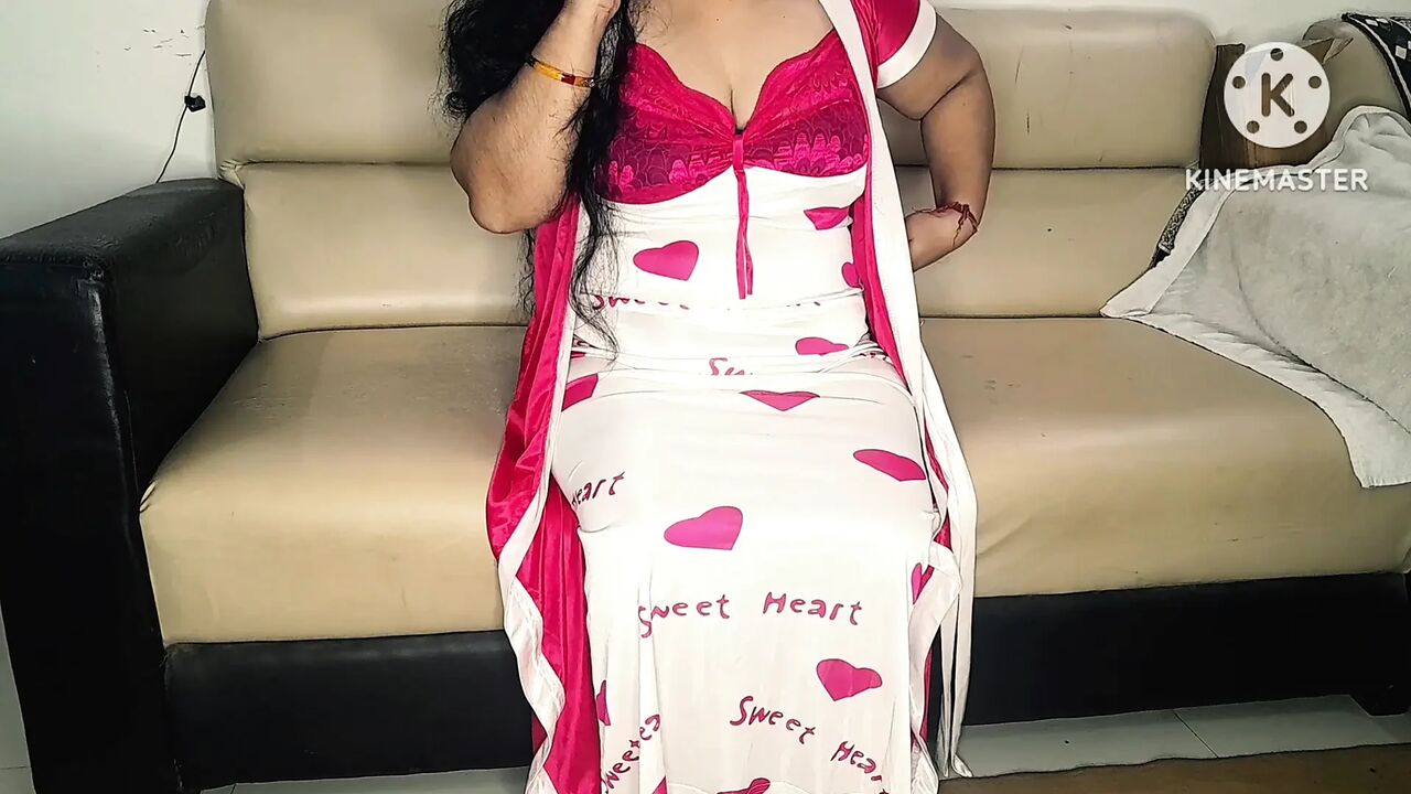 PIZZA MAN FUCK HOT BHABHI IN HINDI AUDIO.