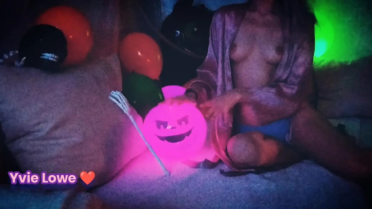 Yvie Lowe - Halloween Balloon Party