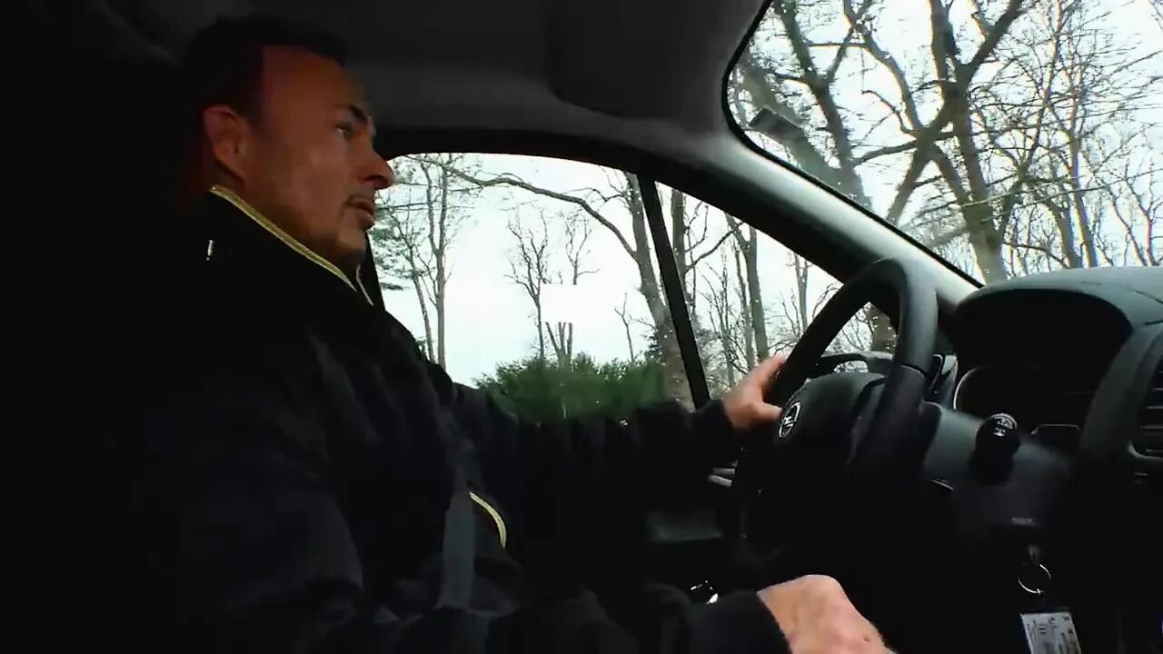 Sexy Milf had sex in the car with a big dick and does cumshot