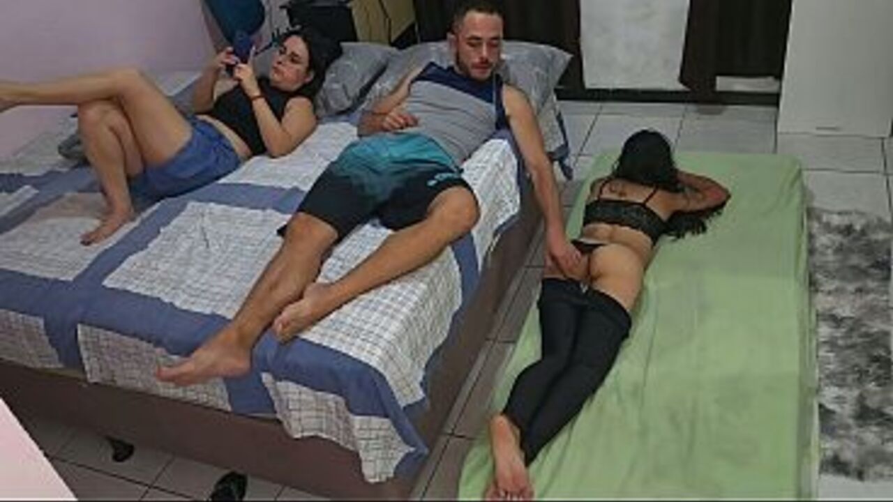 The wife had the bad idea of sharing a room with her friend.