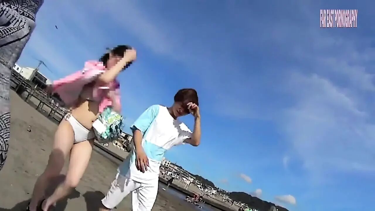 Amateur Women Picked up at the Beach -pt.1