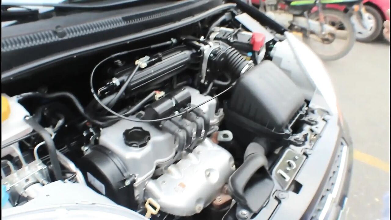My Neighbor Gives Me the Blowjob of My Life in Exchange for Fixing Her Car - Melaniec - Porn in Spanish