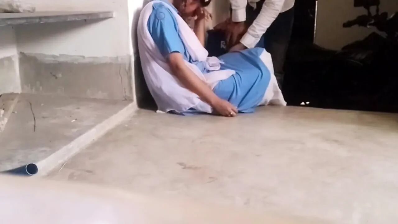 Fucked Friend's Girlfriend by Pretending to Support Her