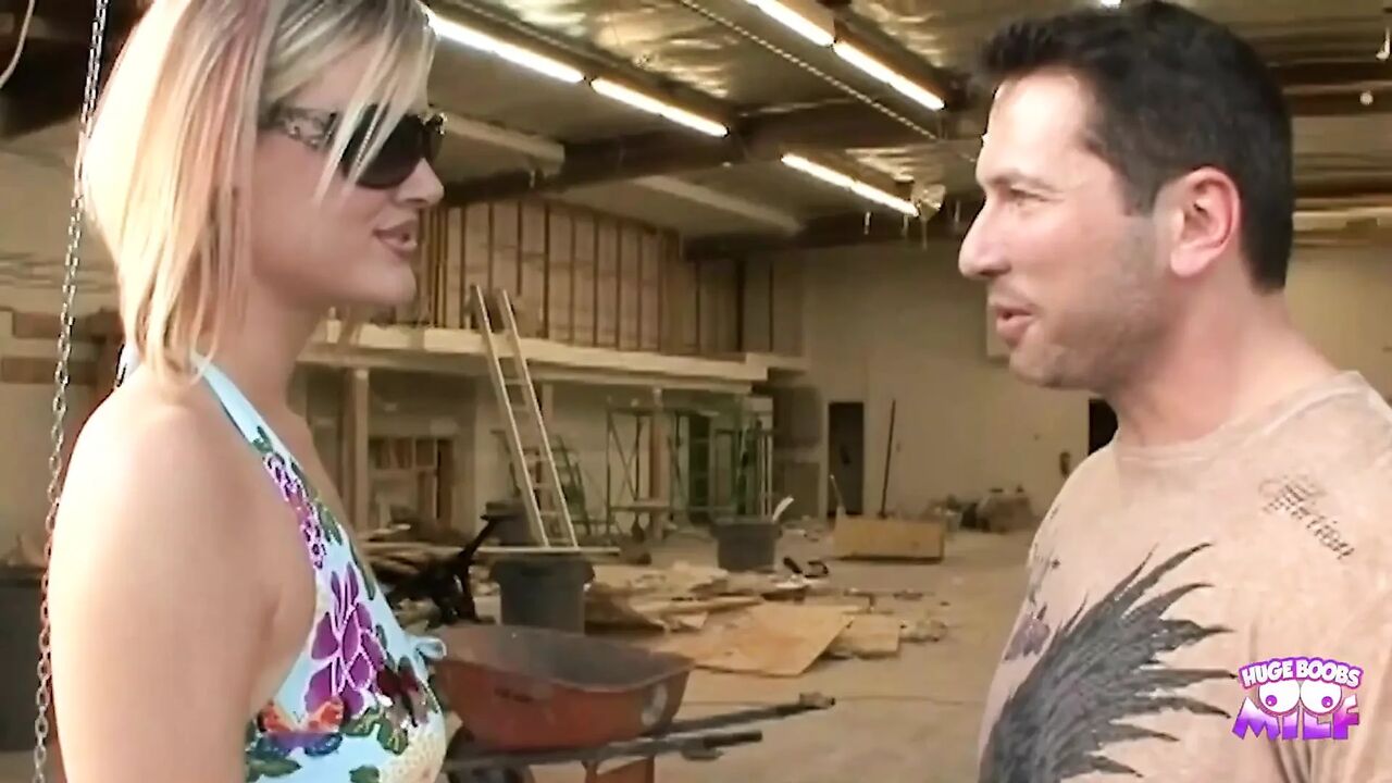 Land Lady Shoots Hardcore Porn in Exchange to Reduce the Rent for the Porn Maker