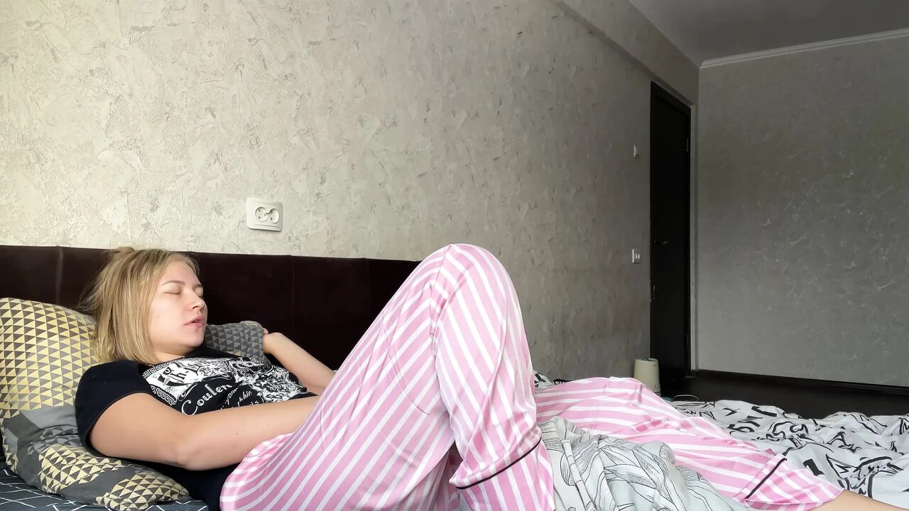 My stepmom was left alone at home and cummed 2 times