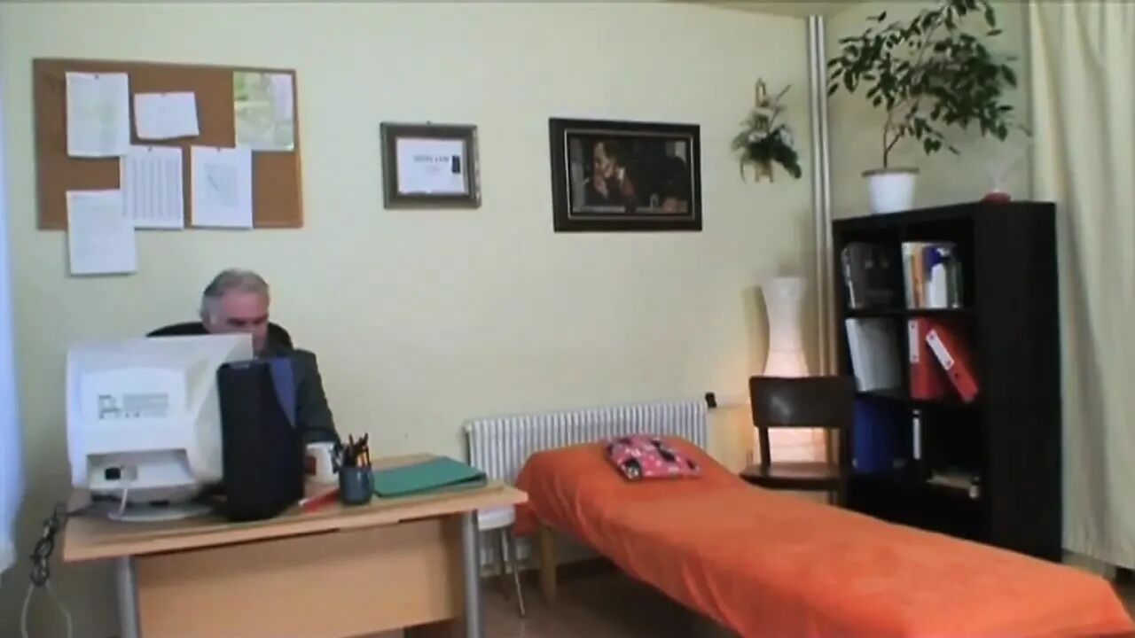 The boss and the mature secretary fuck the new young worker