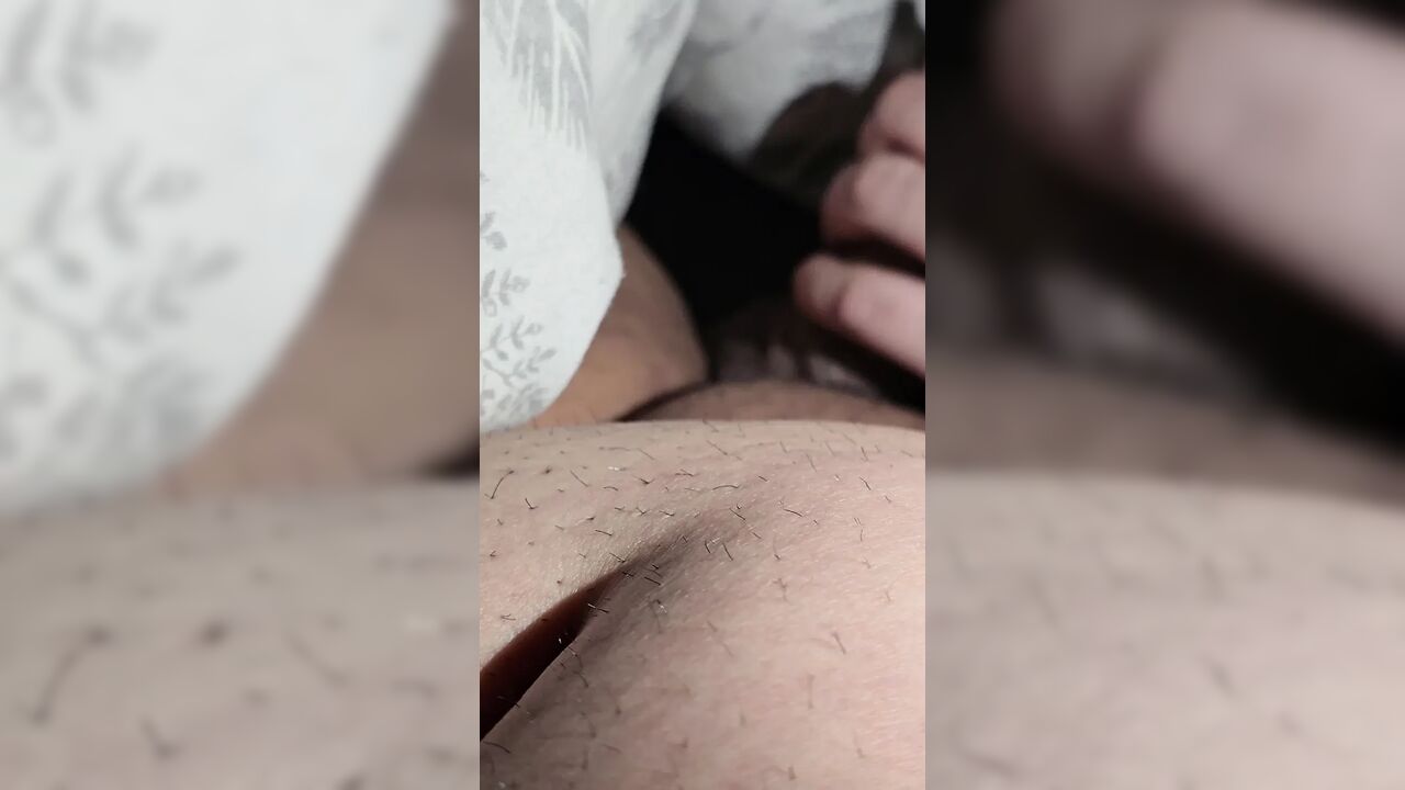 Step mom did not expect step son penis could wake up from a handjob