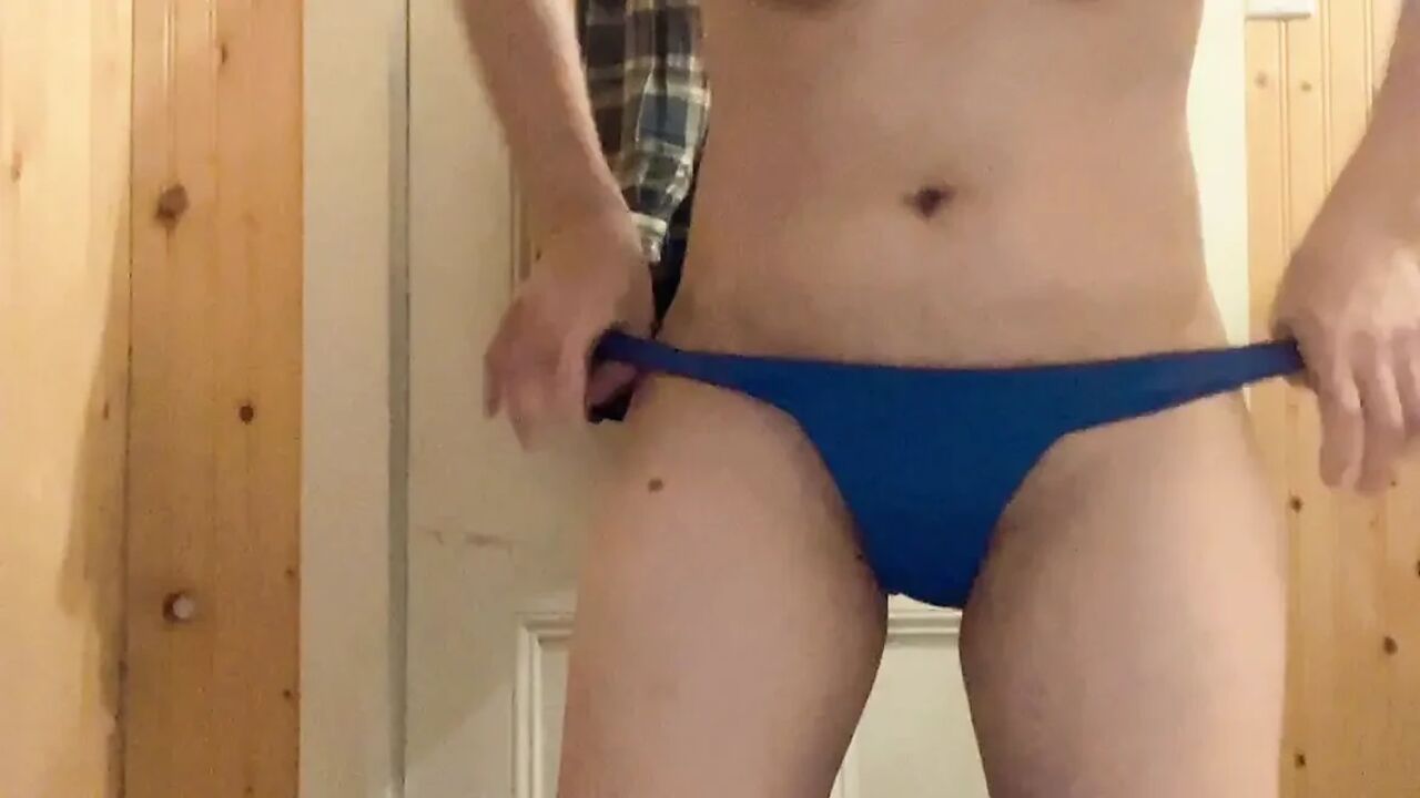 hana take a cup water clean her pussy in the bathroom