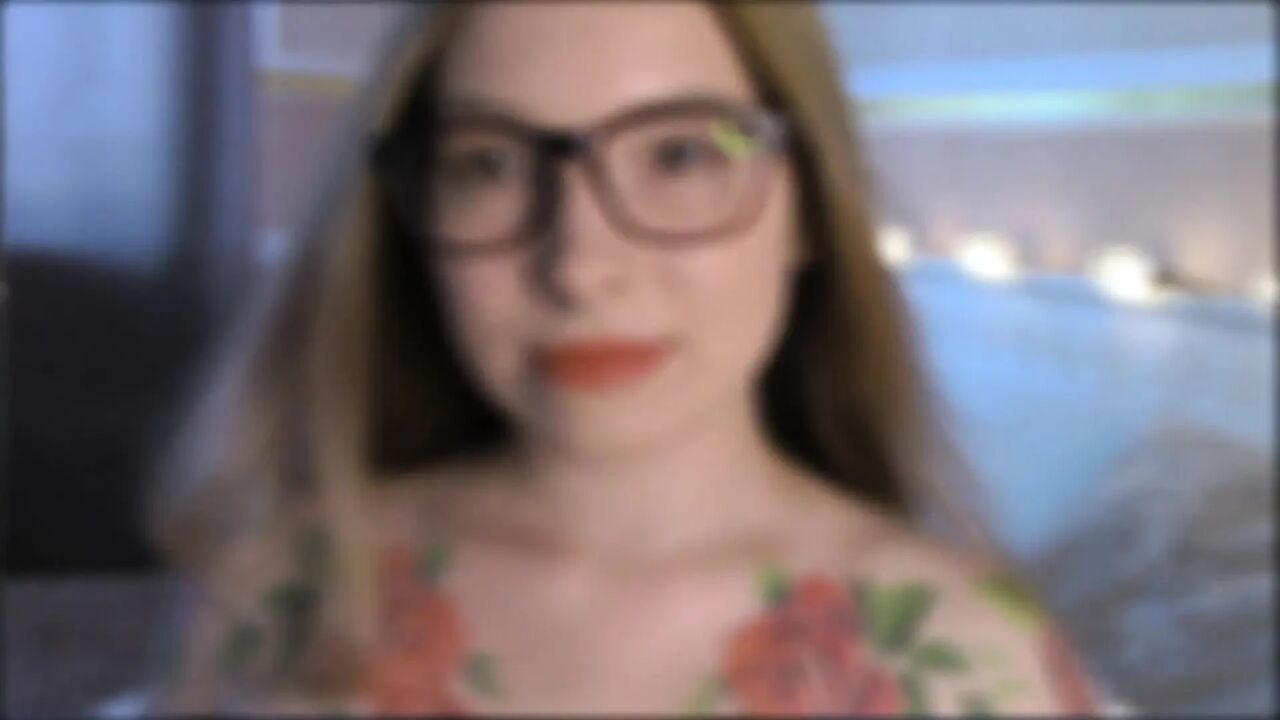 Very Beautiful Erotic Video Beauty Masturbates Pussy and Shows Her Ass