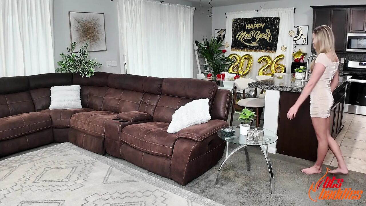 Hot Blonde Makes a Holiday Sex Tape Bts - Chloe Rose