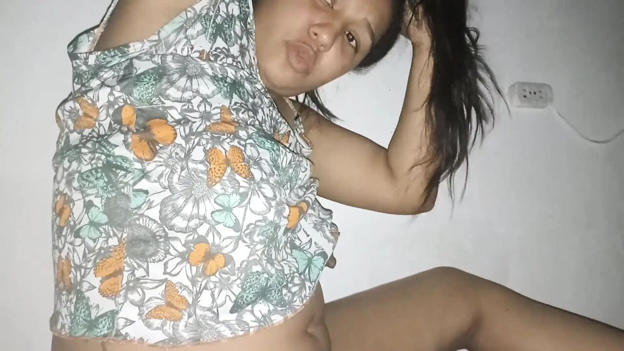18 year old brunette big saggy tits from New York United States fucking her stepbrother's big dick laboratory