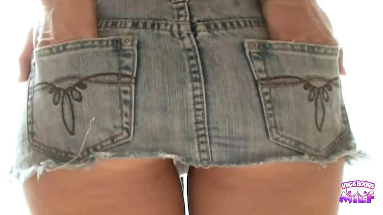 Mesmerizing Blonde Babe Gets an Ass Covered in Jizz After a Deep Long Pussy Plowing.