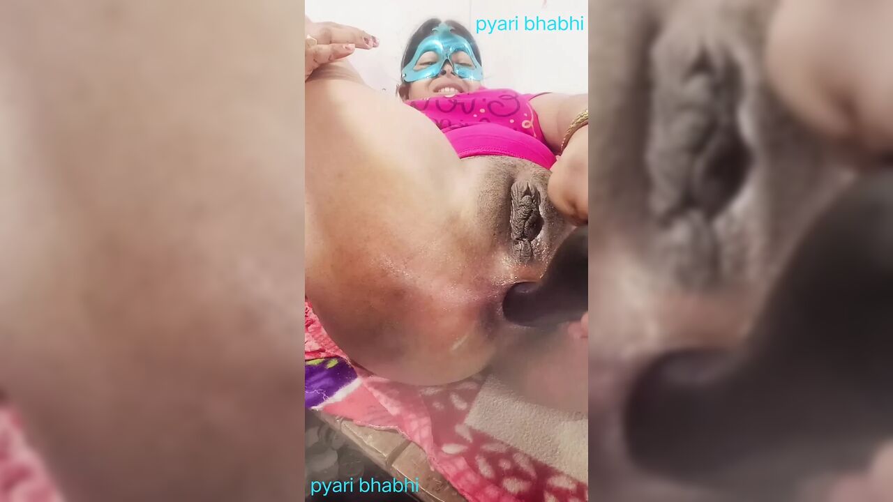 Desi sister-in-law inserts big dildo in big ass anal