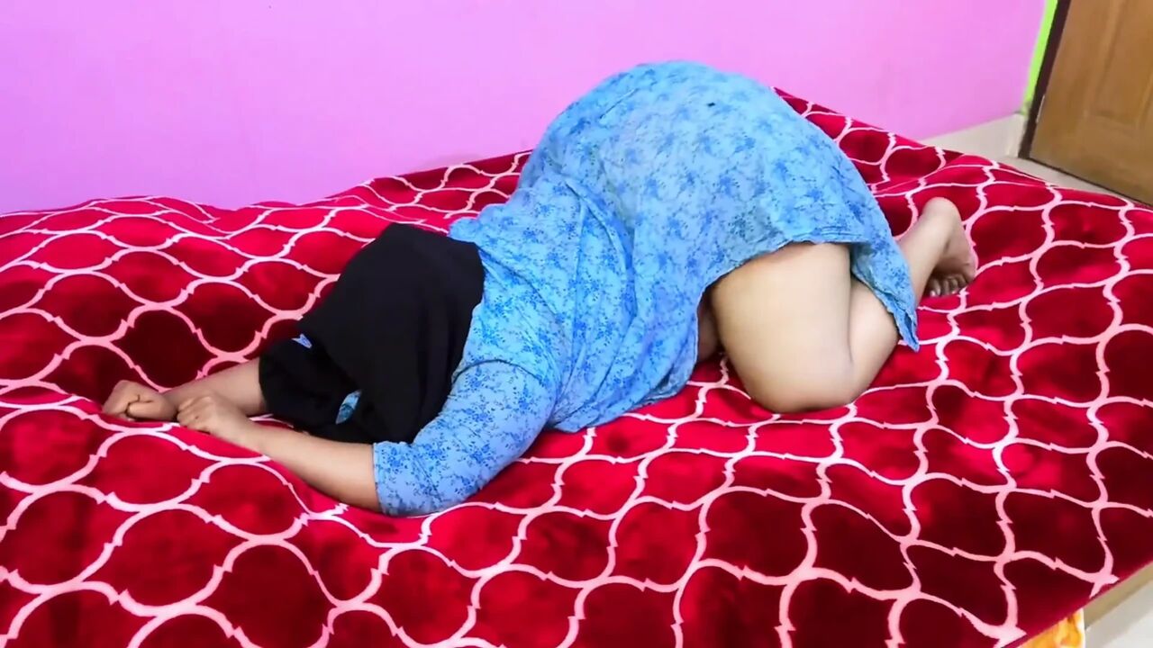 Egyptian Muslim Hot Aunty Like 18yo Virgin Girl with Huge Fat Ass & Wide Pussy Fucked by Stranger Guy When Uncale Was Next Room