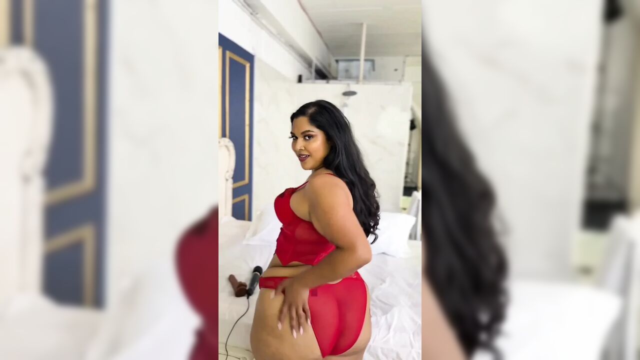 Asian BBW Squirting Playing with Wand & Dildo