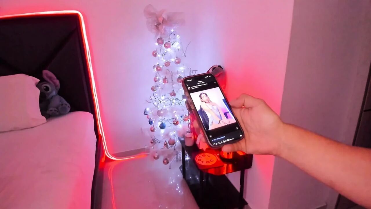 Christmas Amateur in Closeup: the Perfect Gift Appeared Out of Nowhere