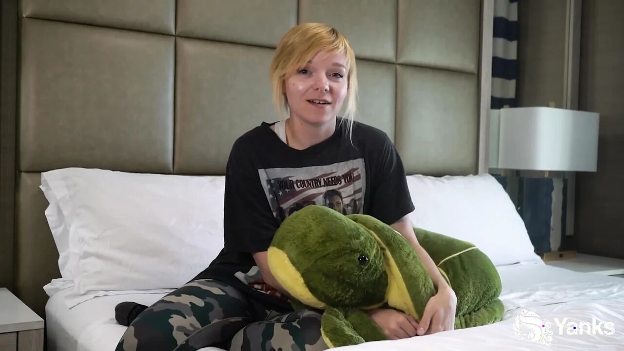 Alexa Crush, Pillow Humping Expert