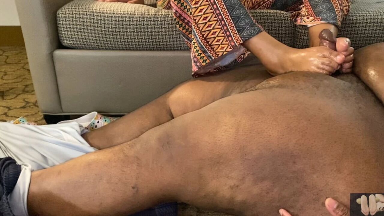 Star's Snowed in House Guest Footjob