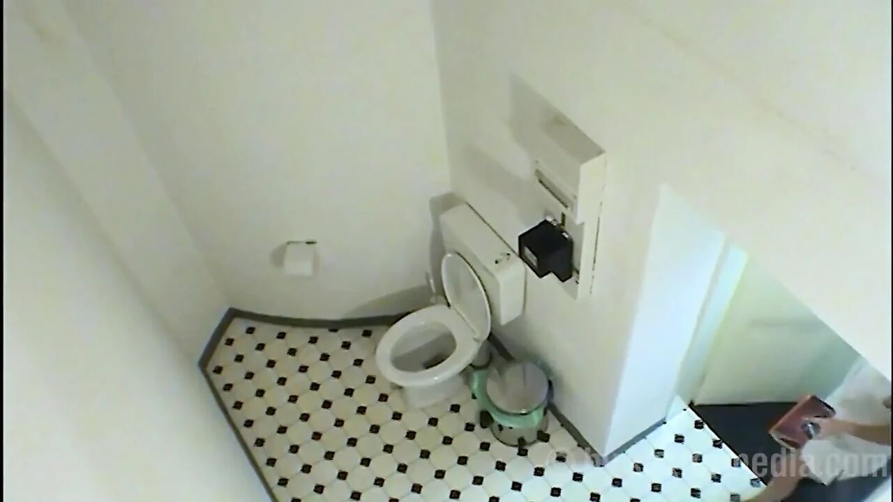 Amateur Phone Sex on the Doctor's Toilet