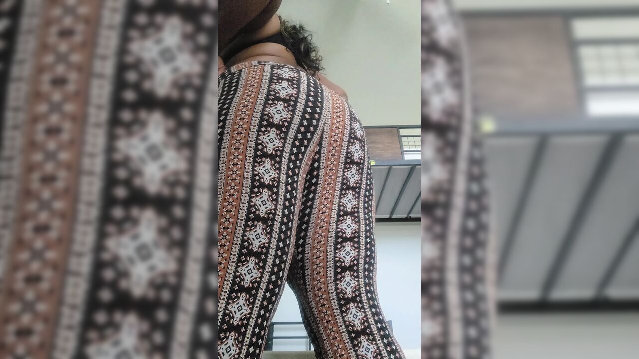 HotChocolate reaches her peak so hard from a back massager