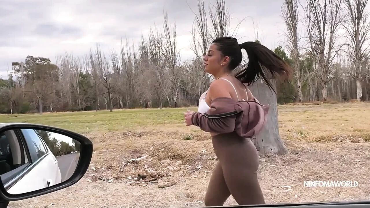 Unknown girl from the park eats and I give her cum on her face