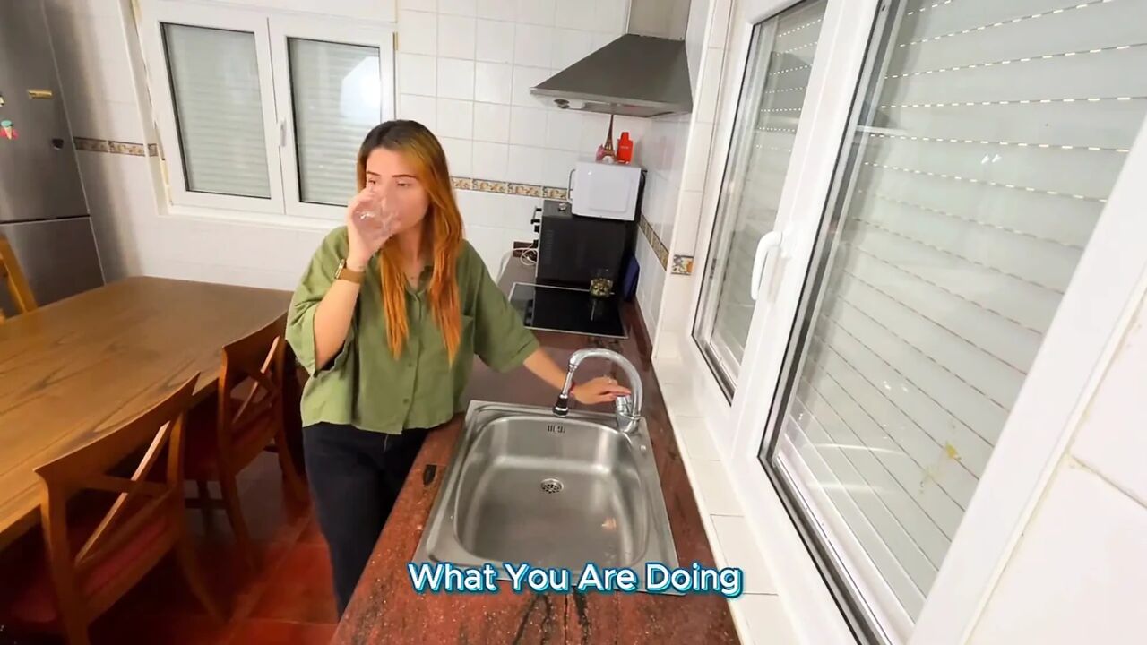 Horny Girlfriend Gets Fucked in the Kitchen and Gets Cum on Her Feet