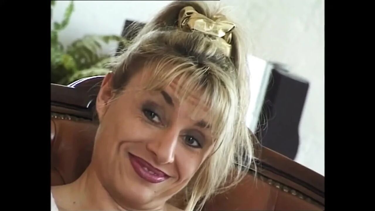 A Muscular Girl Gives Me a Blowjob
