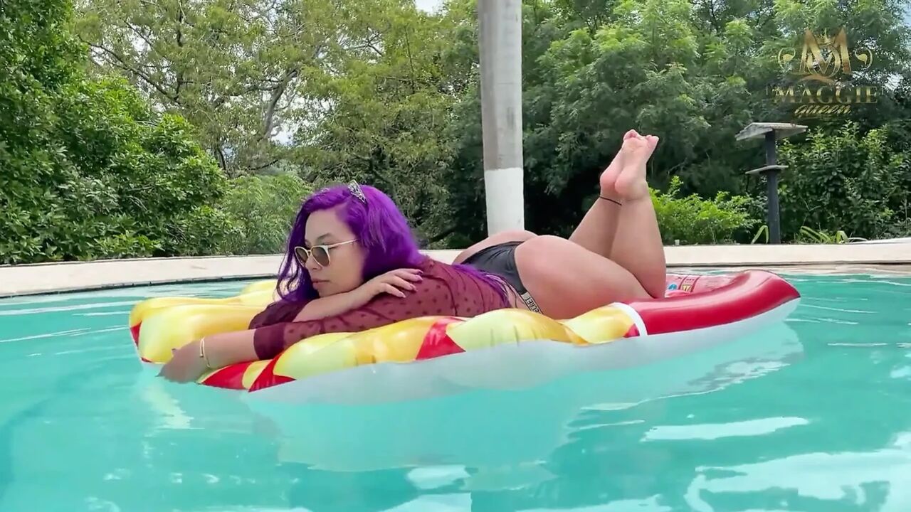 Squirt on the pool