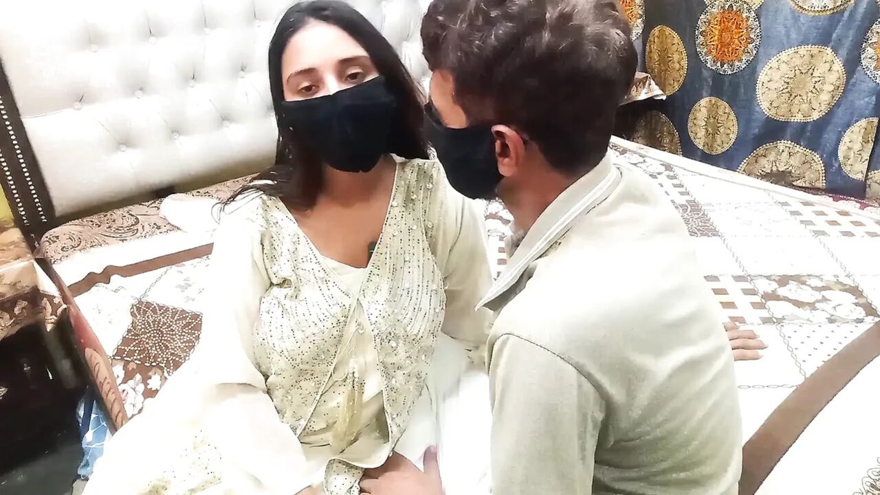 Indian Desi Big Boobs Bhabhi Blowjob Cum in Mouth oral Sex