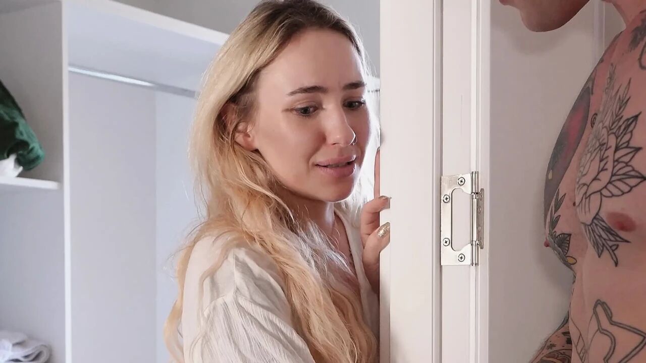 I Can’t Stand Your Sexy Curves, Step Sister, Let Me Enjoy Your Pussy!