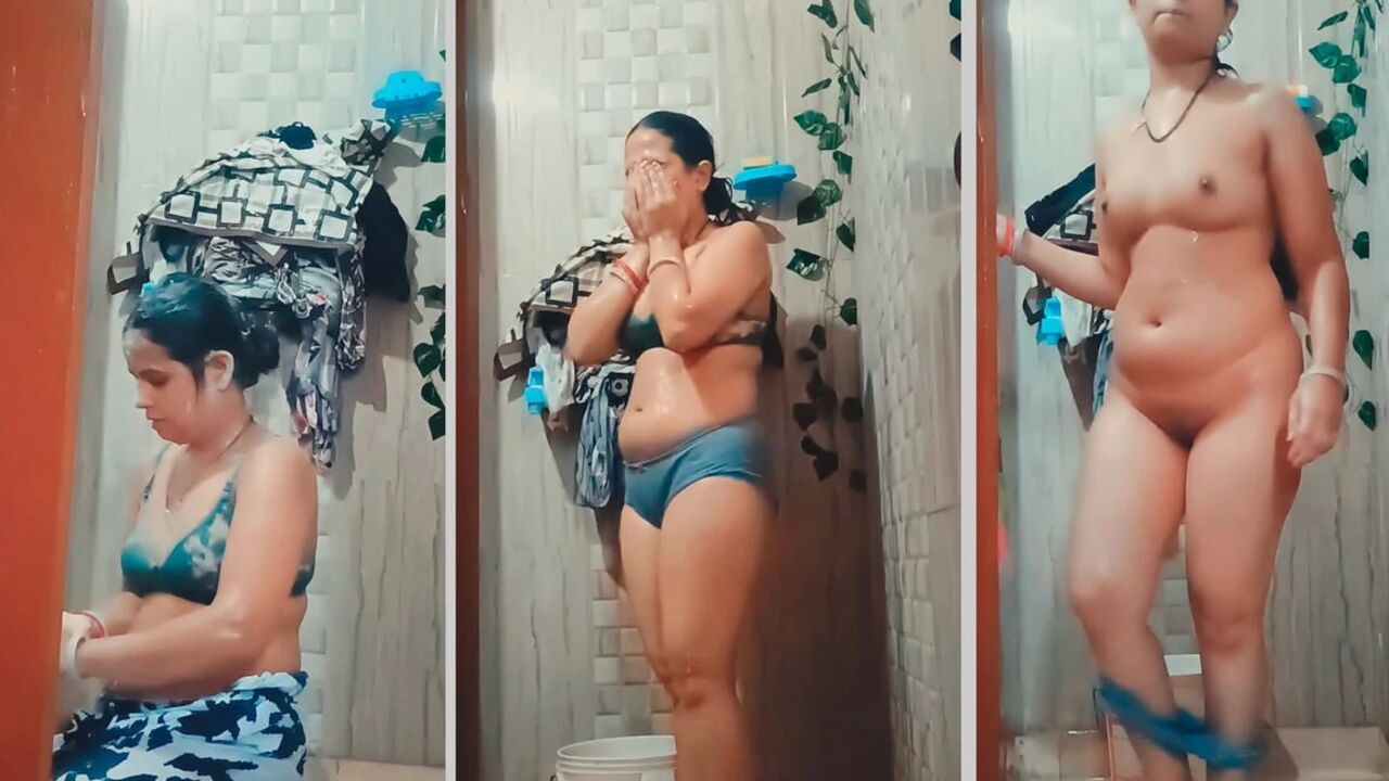 Stepsister Shower Surprise Woman Shows Her Body